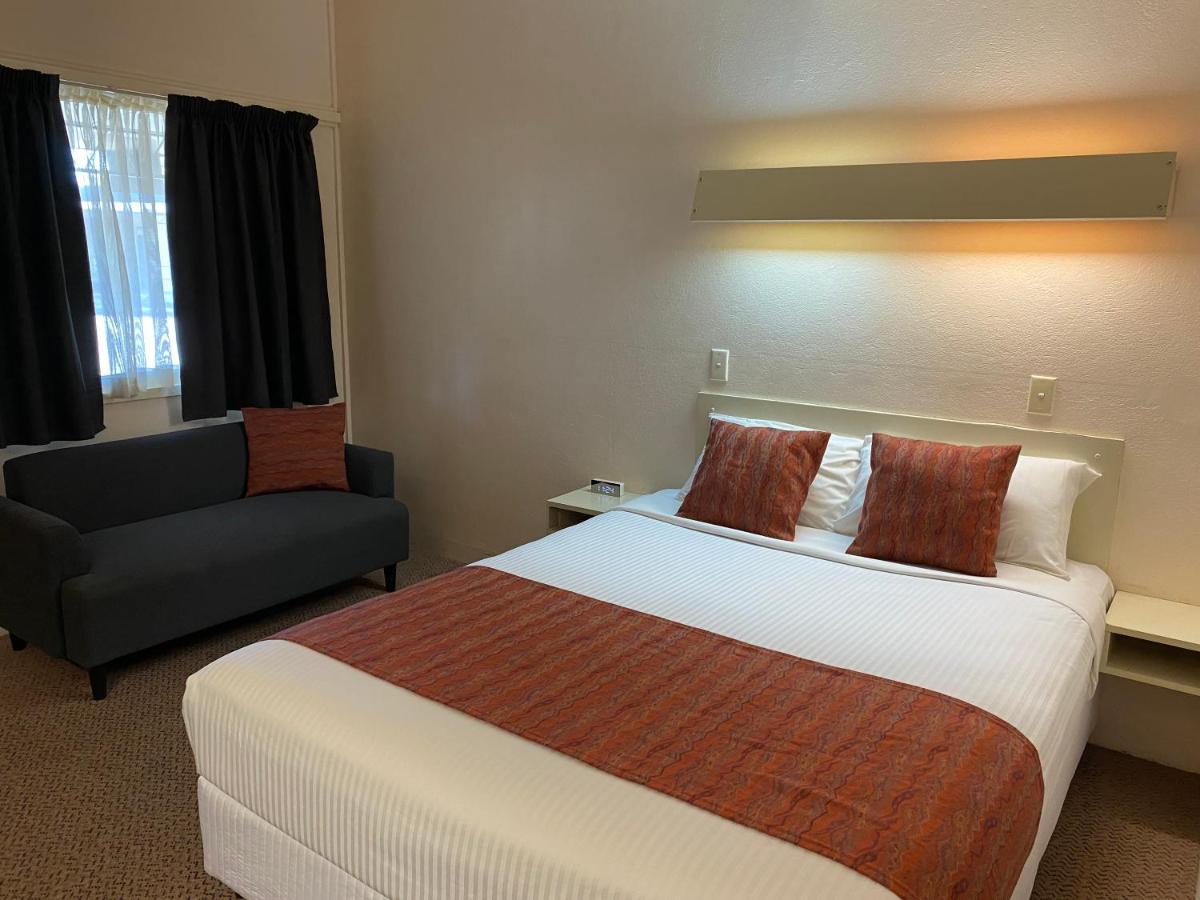 Ben Hall Motor Inn Форбс Экстерьер фото