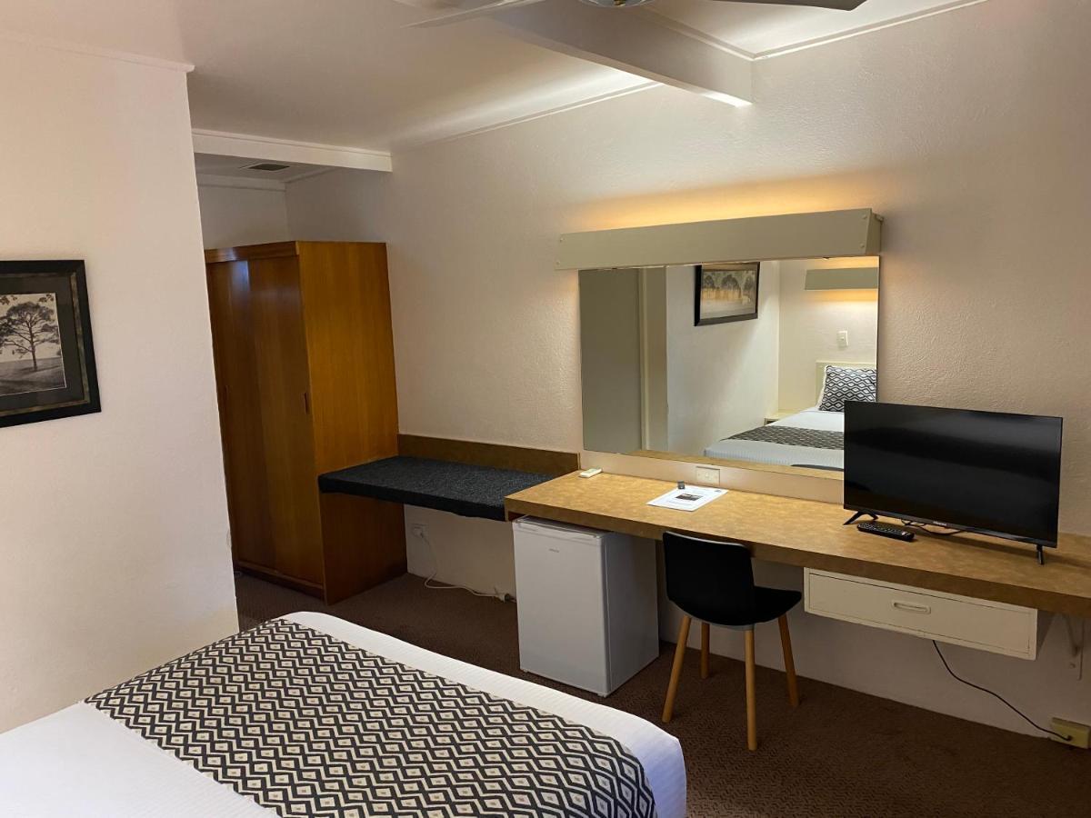 Ben Hall Motor Inn Форбс Экстерьер фото