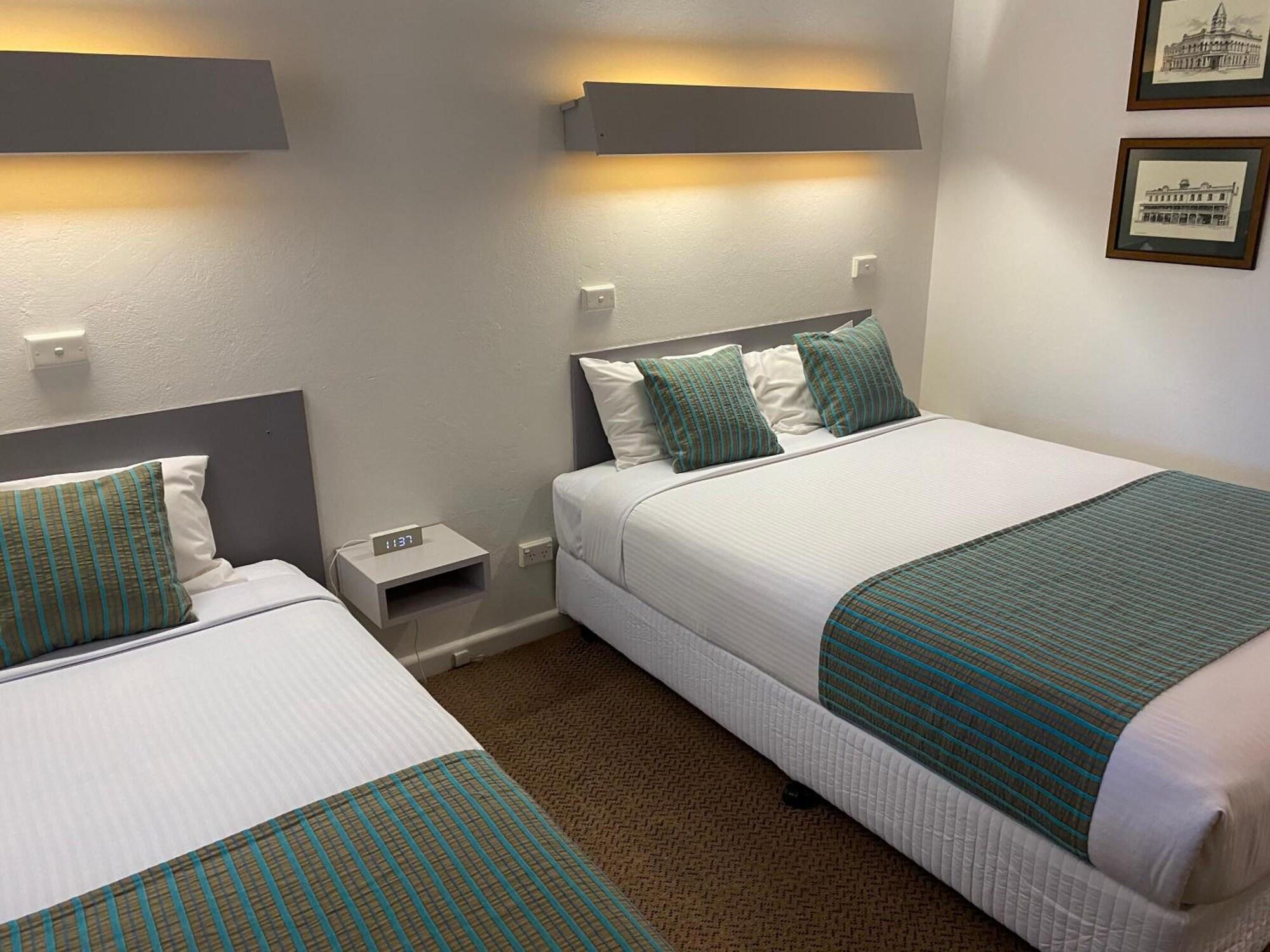 Ben Hall Motor Inn Форбс Экстерьер фото
