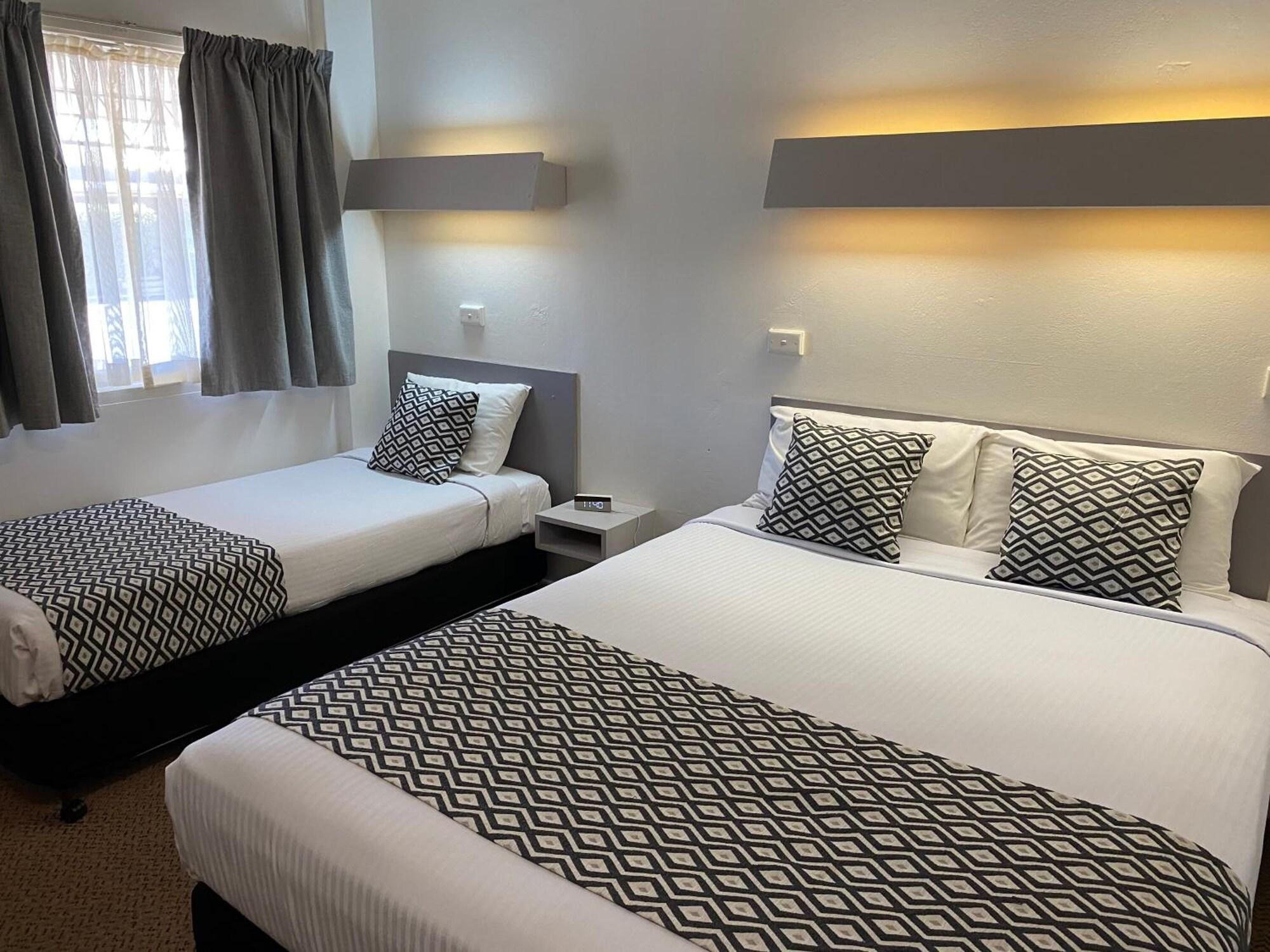 Ben Hall Motor Inn Форбс Экстерьер фото