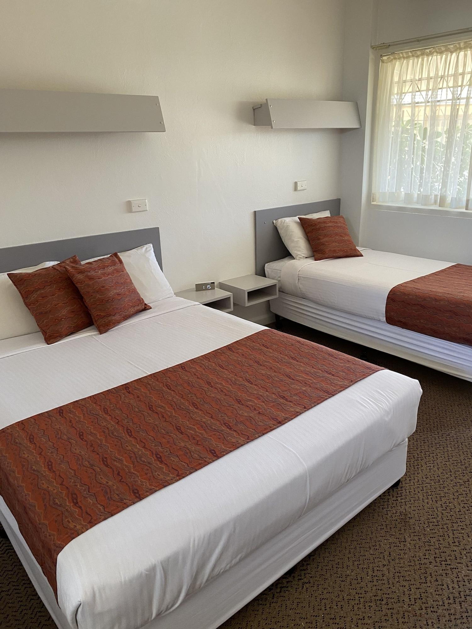 Ben Hall Motor Inn Форбс Экстерьер фото