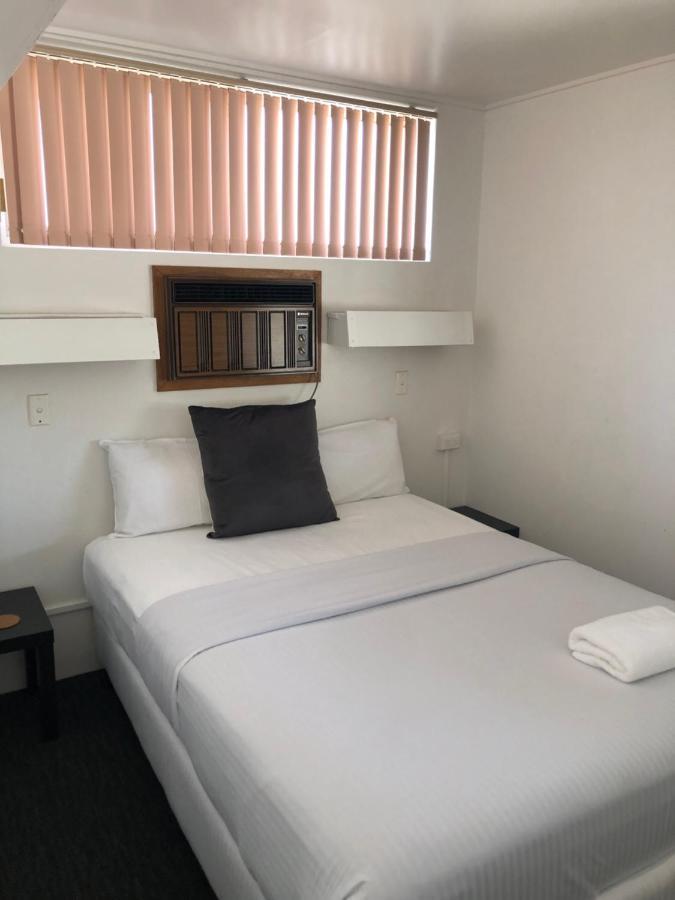 Ben Hall Motor Inn Форбс Экстерьер фото